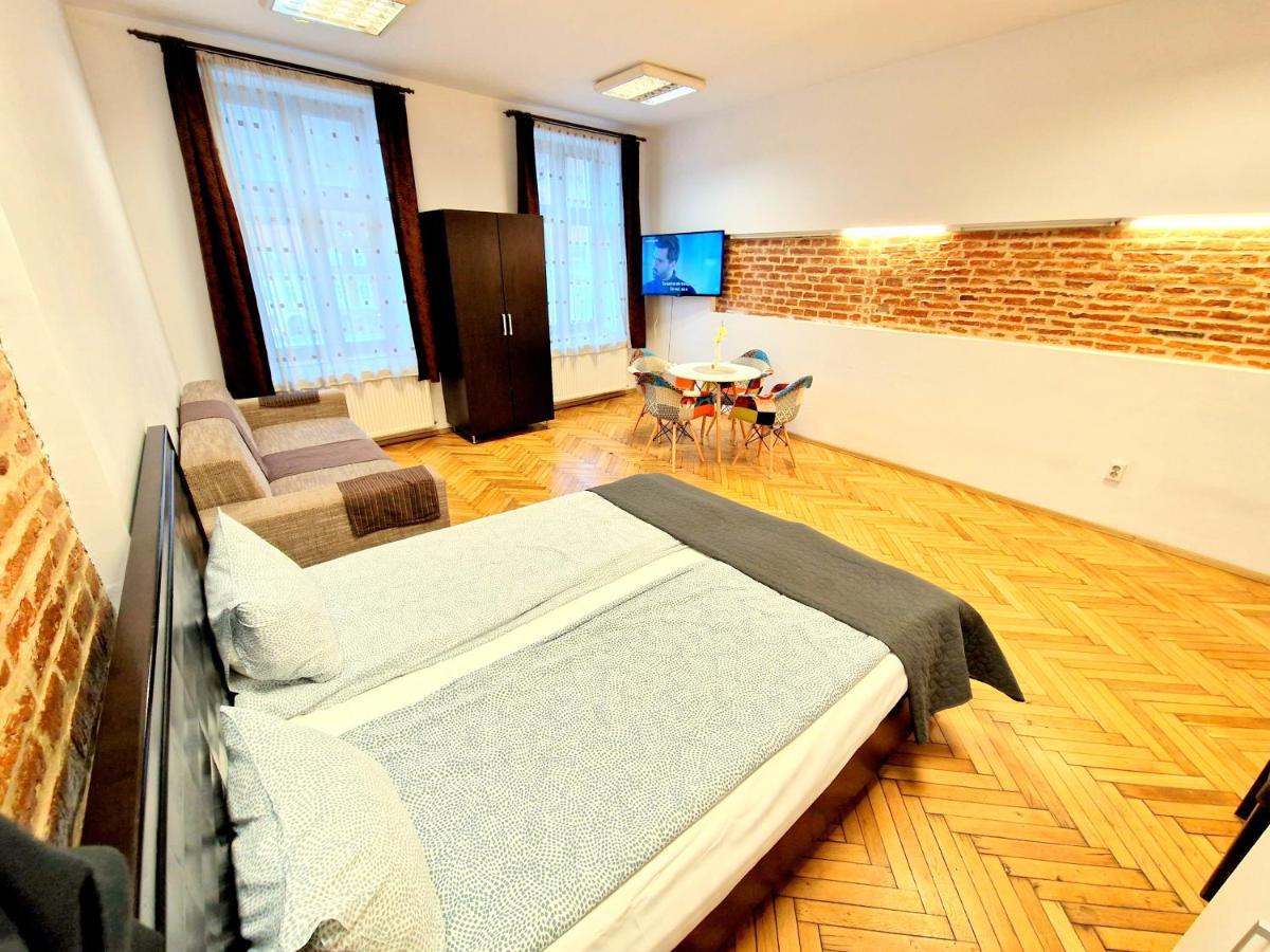Key Apartments In Main Square ブラショフ エクステリア 写真